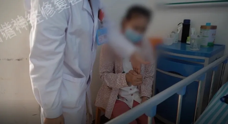 【纪实案例】被运动神经元病缠了三年,坐起成了 “奢望”… 神经修复发力,能够独自坐起,生活能力悄悄回归|运动神经元病广州哪家医院治疗好
